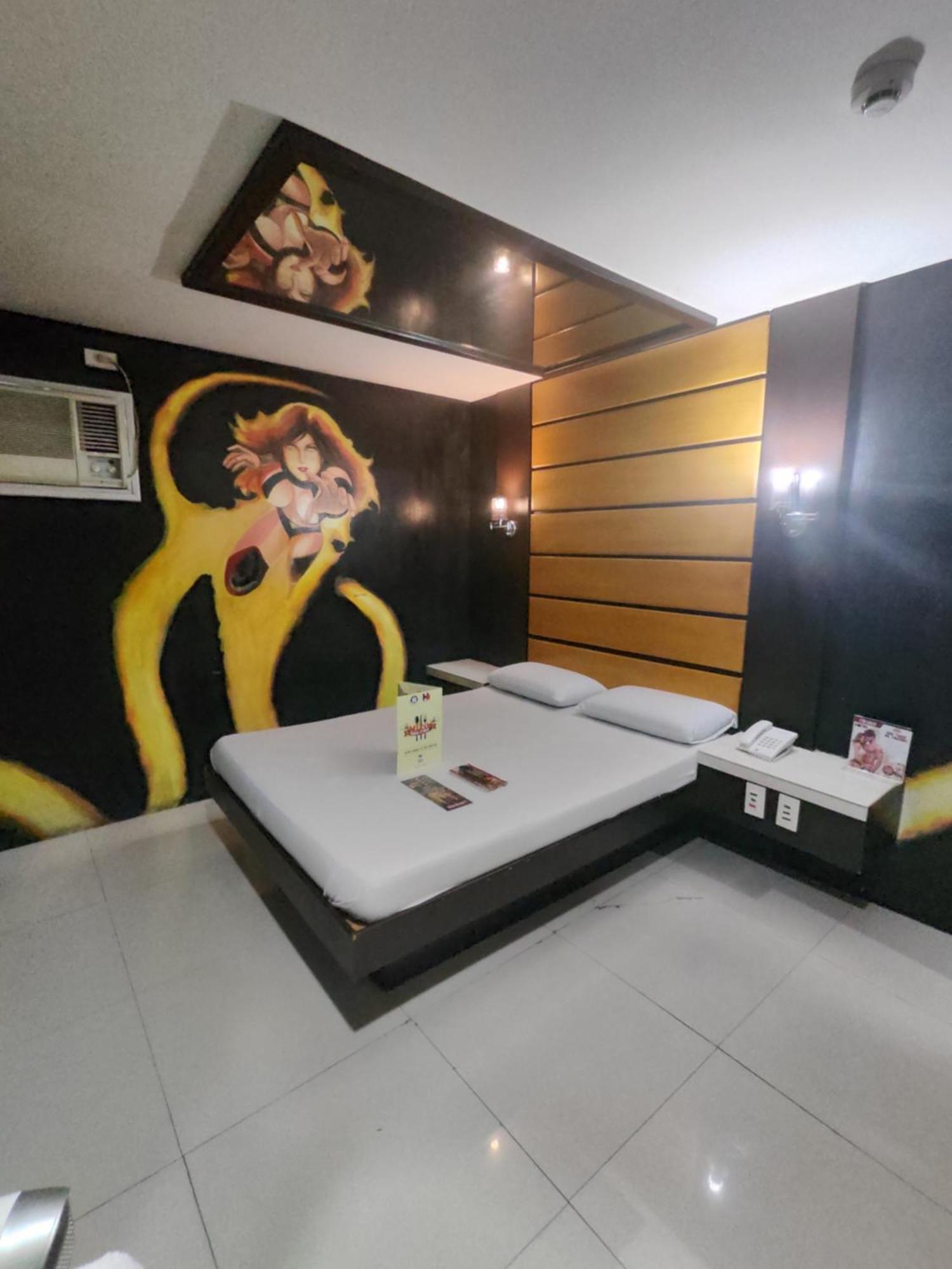 Harts Hotel-Quezon City Exterior foto