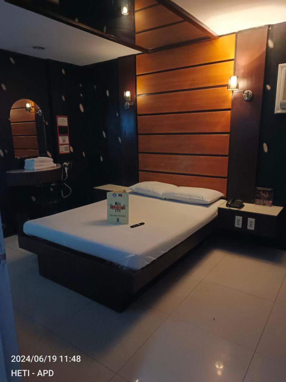Harts Hotel-Quezon City Exterior foto