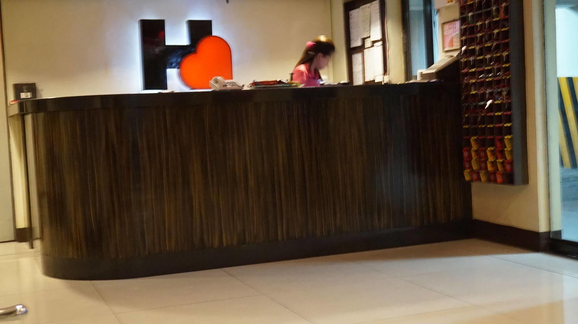 Harts Hotel-Quezon City Exterior foto